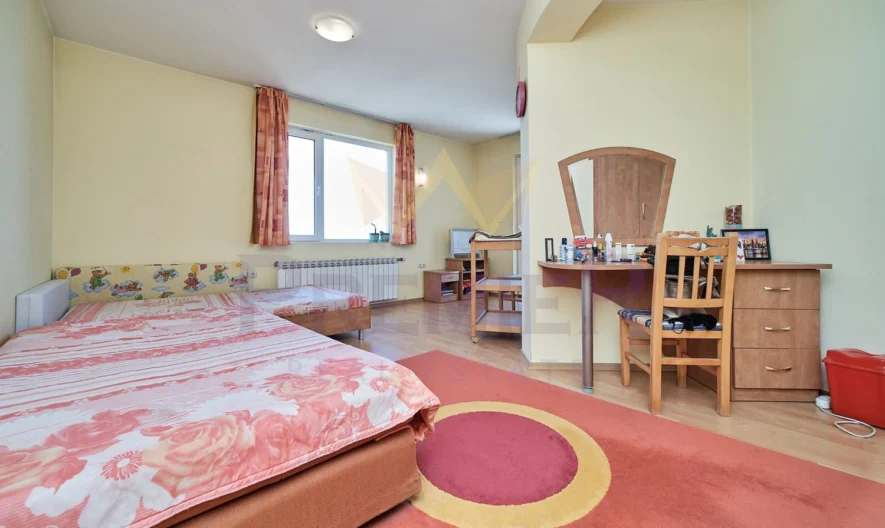 Триетажна къща със спираща дъха морска панорама - - снимка 10 - Имоти Премиер