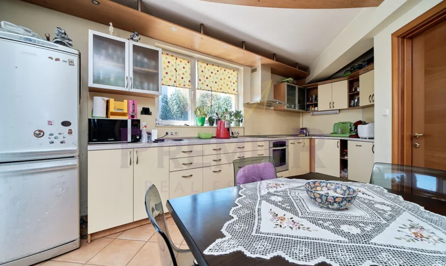 Триетажна къща със спираща дъха морска панорама - - снимка 6 - Имоти Премиер