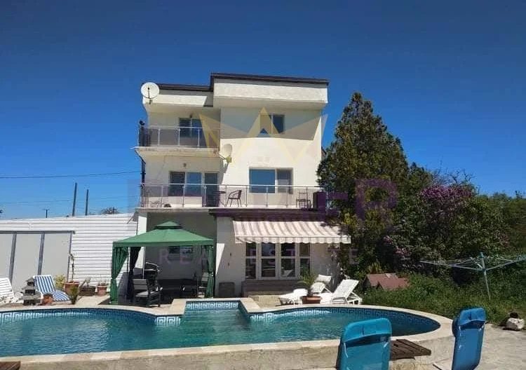 Триетажна Къща , Страхотна Панорама – с. Топола - - снимка 2 - Имоти Премиер