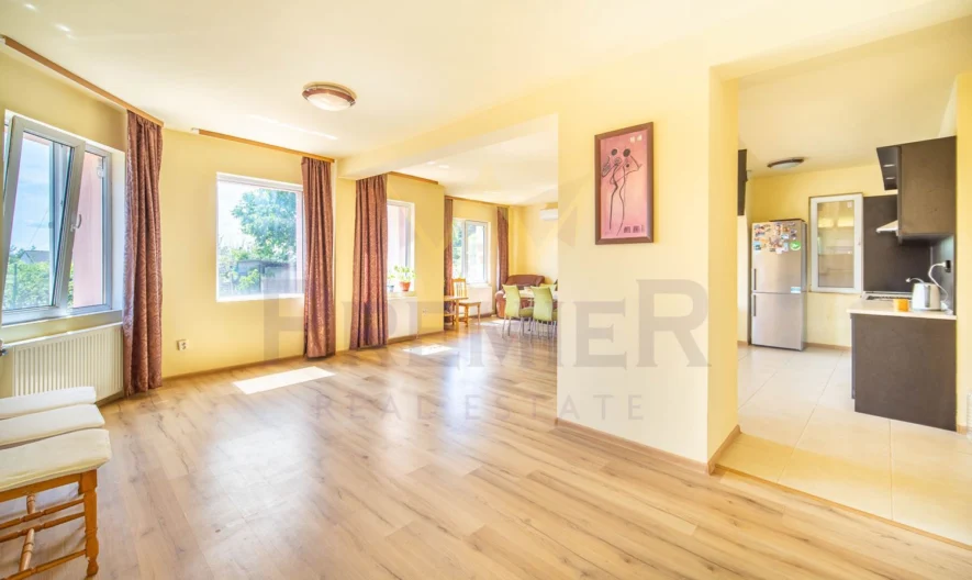 Триетажна къща в гр. Бяла - - снимка 1 - Имоти Премиер