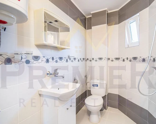 Триетажна къща в гр. Бяла - - снимка 11 - Имоти Премиер