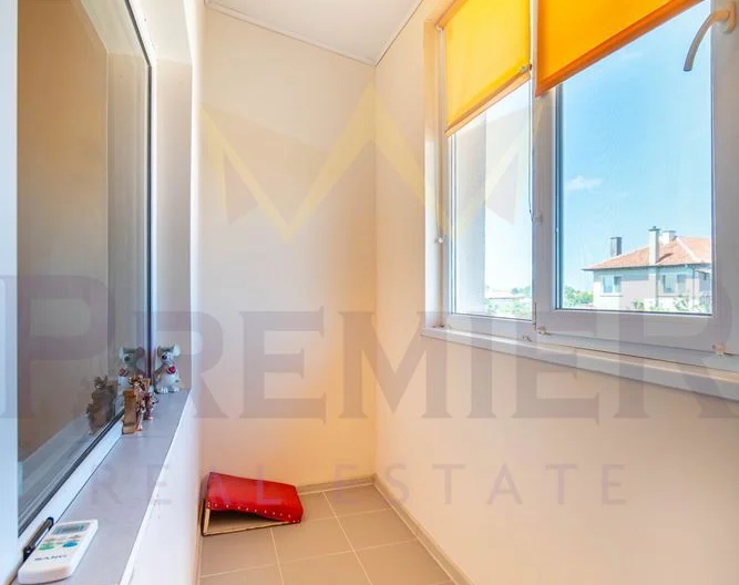 Триетажна къща в гр. Бяла - - снимка 15 - Имоти Премиер