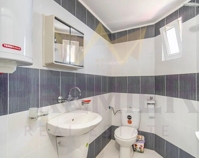 Триетажна къща в гр. Бяла - - снимка 18 - Имоти Премиер