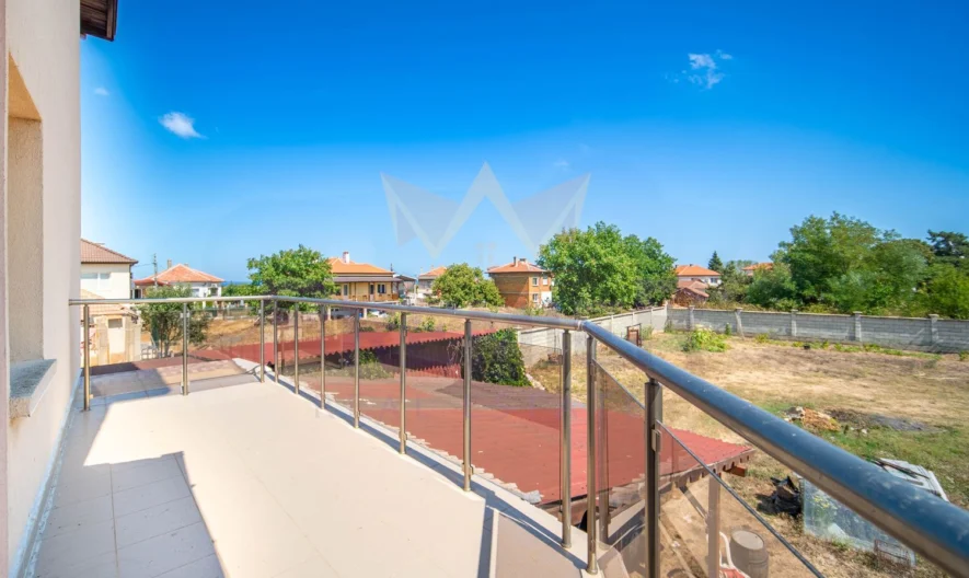 Триетажна къща в гр. Бяла - - снимка 23 - Имоти Премиер