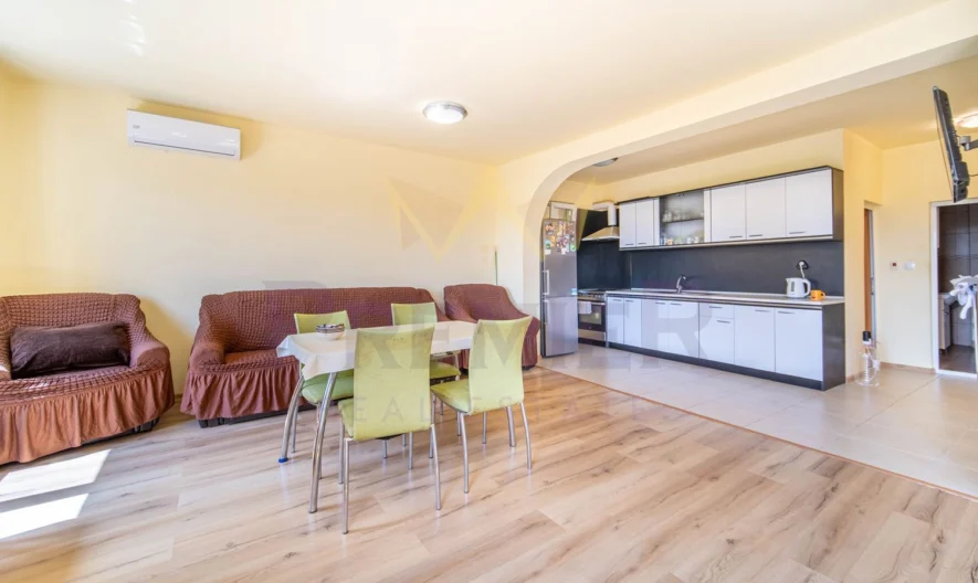 Триетажна къща в гр. Бяла - - снимка 3 - Имоти Премиер