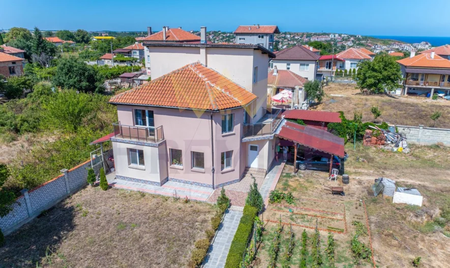 Триетажна къща в гр. Бяла - - снимка 38 - Имоти Премиер