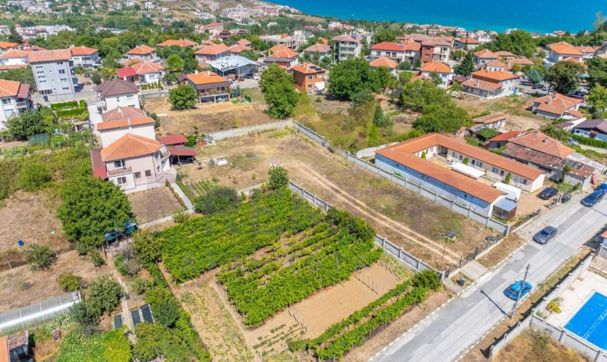 Триетажна къща в гр. Бяла - - снимка 39 - Имоти Премиер