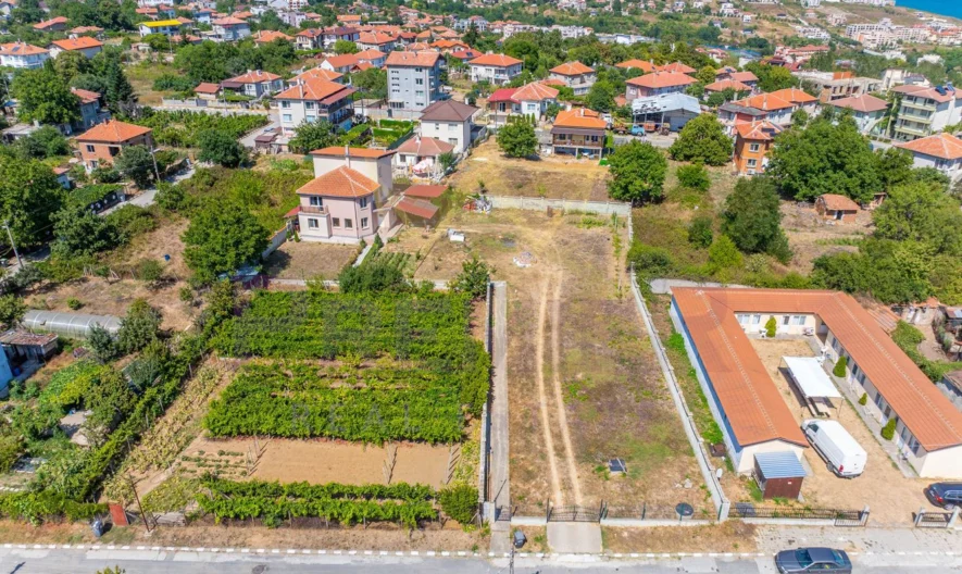 Триетажна къща в гр. Бяла - - снимка 47 - Имоти Премиер