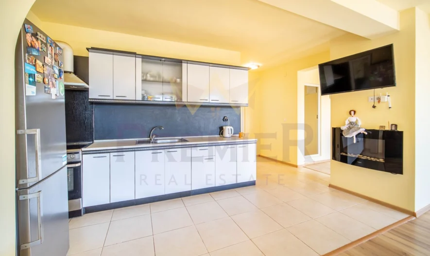 Триетажна къща в гр. Бяла - - снимка 5 - Имоти Премиер