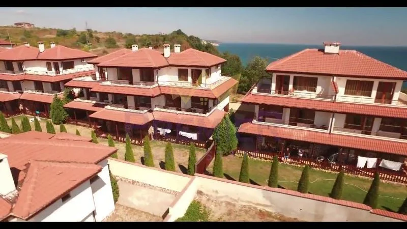 Триетажна къща в гр. Бяла -  - снимка 7 - Имоти Премиер