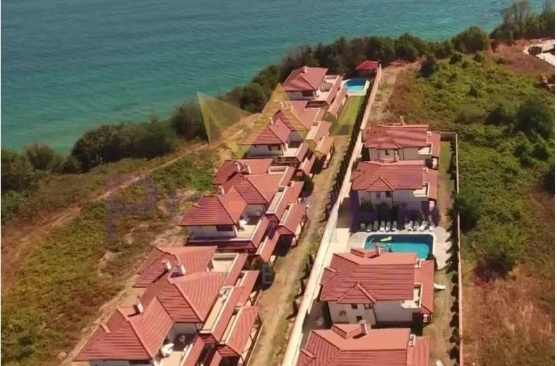 Триетажна къща в гр. Бяла -  - снимка 8 - Имоти Премиер