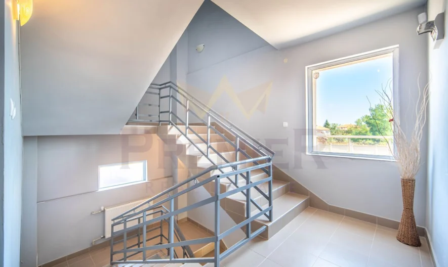 Триетажна къща в гр. Бяла - - снимка 9 - Имоти Премиер