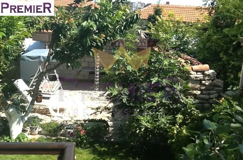 Триетажна къща в гр. Каварна -  - снимка 2 - Имоти Премиер