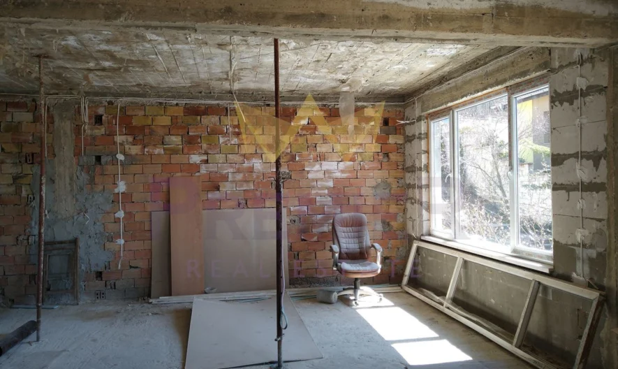 Триетажна къща в кв. Виница - - снимка 4 - Имоти Премиер