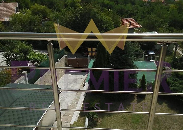 Триетажна къща в м-т Изгрев Супер Локация  с асфалтов достъп -  - снимка 12 - Имоти Премиер