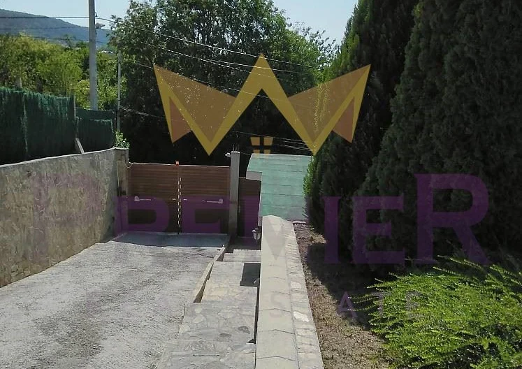 Триетажна къща в м-т Изгрев Супер Локация  с асфалтов достъп -  - снимка 12 - Имоти Премиер