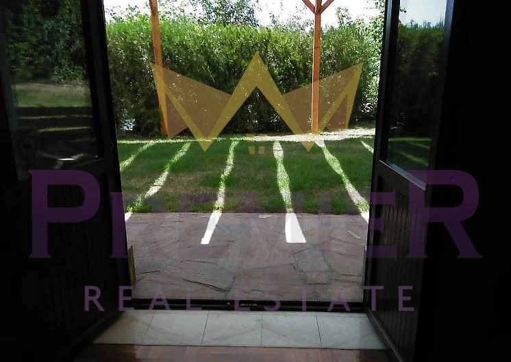 Триетажна къща в м-т Изгрев Супер Локация  с асфалтов достъп -  - снимка 2 - Имоти Премиер