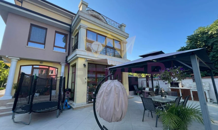 Триетажна къща в м-т Кабакум -  - снимка 1 - Имоти Премиер