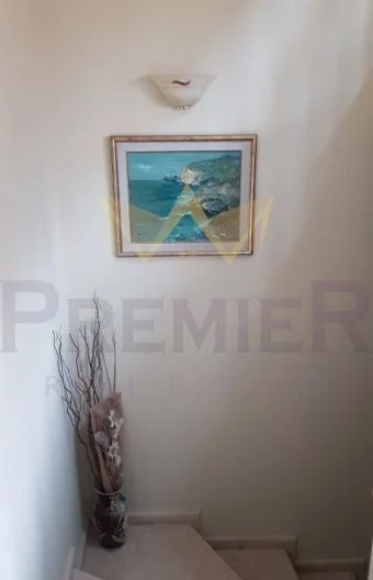 ТРИЕТАЖНА КЪЩА В М-Т ТРАКАТА - - снимка 11 - Имоти Премиер