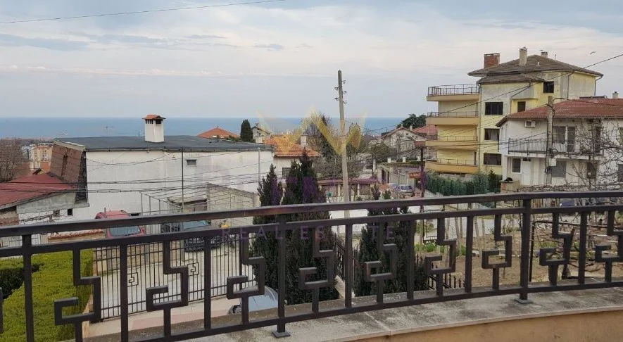 ТРИЕТАЖНА КЪЩА В М-Т ТРАКАТА - - снимка 11 - Имоти Премиер