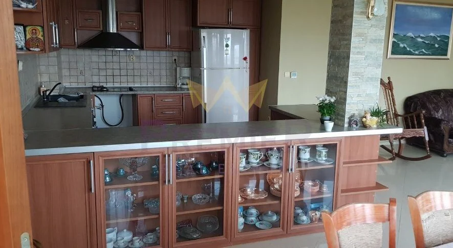 ТРИЕТАЖНА КЪЩА В М-Т ТРАКАТА - - снимка 16 - Имоти Премиер