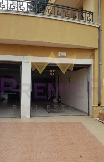 ТРИЕТАЖНА КЪЩА В М-Т ТРАКАТА - - снимка 7 - Имоти Премиер