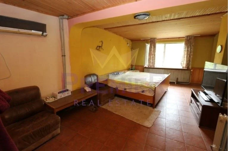 Триетажна къща в с. Долище -  - снимка 15 - Имоти Премиер