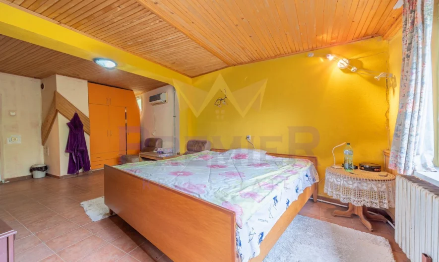 Триетажна къща в с. Долище -  - снимка 16 - Имоти Премиер