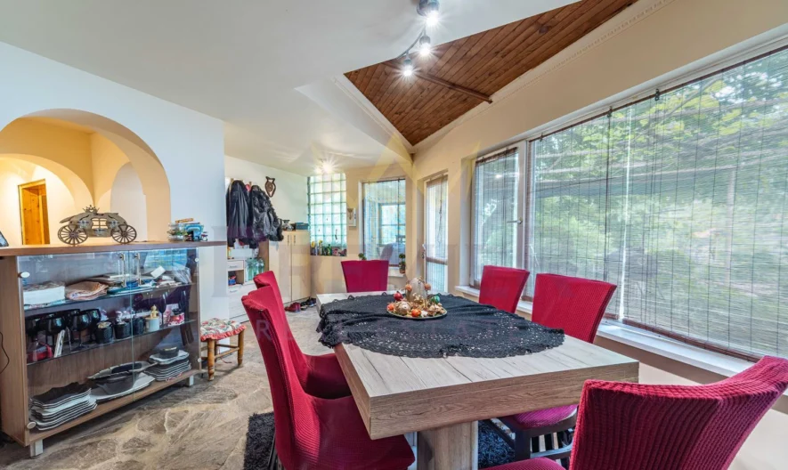 Триетажна къща в с. Долище -  - снимка 2 - Имоти Премиер