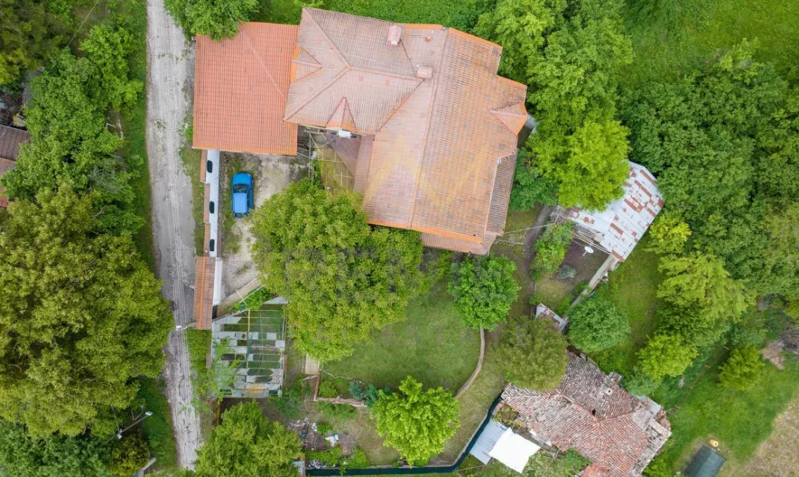 Триетажна къща в с. Долище -  - снимка 26 - Имоти Премиер