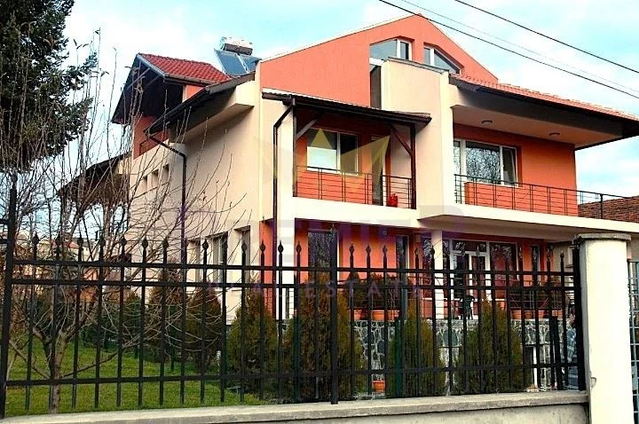 Триетажна къща в с.Бистрица -  - снимка 1 - Имоти Премиер