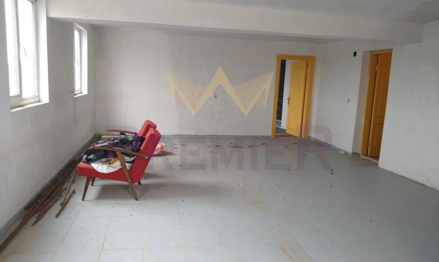 Триетажна къща в село Изворско - - снимка 5 - Имоти Премиер