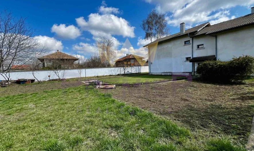 Триетажна къща в село Овчарово -  - снимка 4 - Имоти Премиер