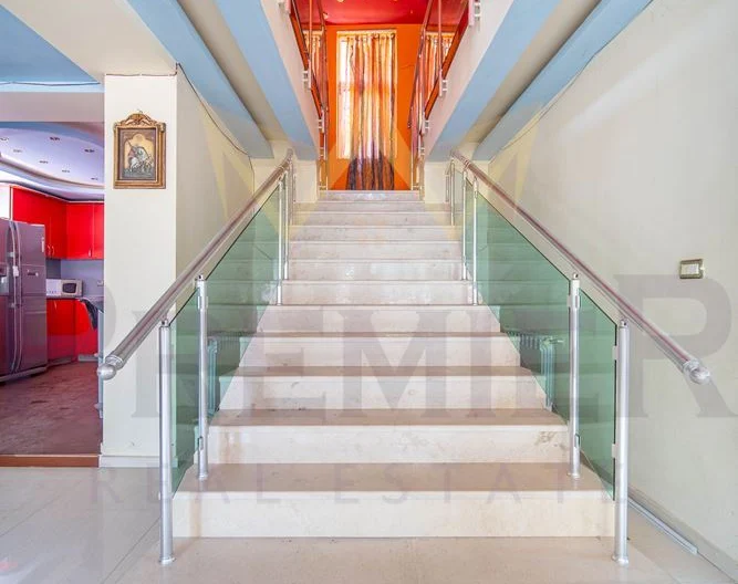 Триетажна къща в центъра на с. Игнатиево - - снимка 11 - Имоти Премиер