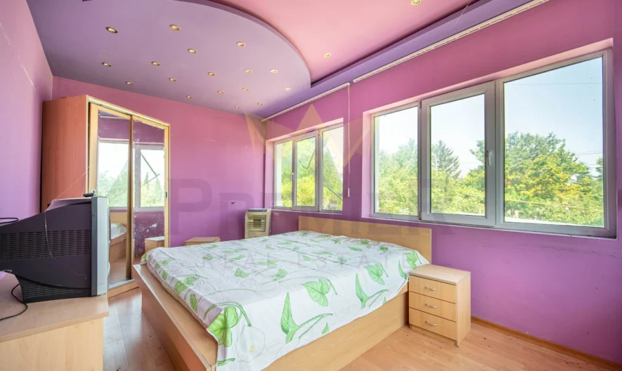 Триетажна къща в центъра на с. Игнатиево - - снимка 4 - Имоти Премиер