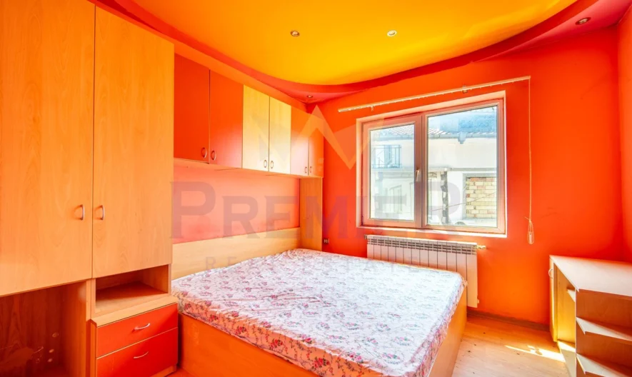 Триетажна къща в центъра на с. Игнатиево - - снимка 6 - Имоти Премиер