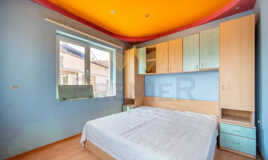 Триетажна къща в центъра на с. Игнатиево - - снимка 7 - Имоти Премиер