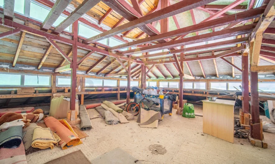 Триетажна къща в центъра на с. Игнатиево - - снимка 9 - Имоти Премиер