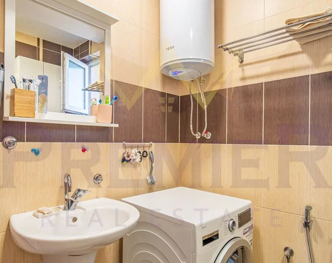 Триетажна къща в централната част на гр. Балчик -  - снимка 13 - Имоти Премиер