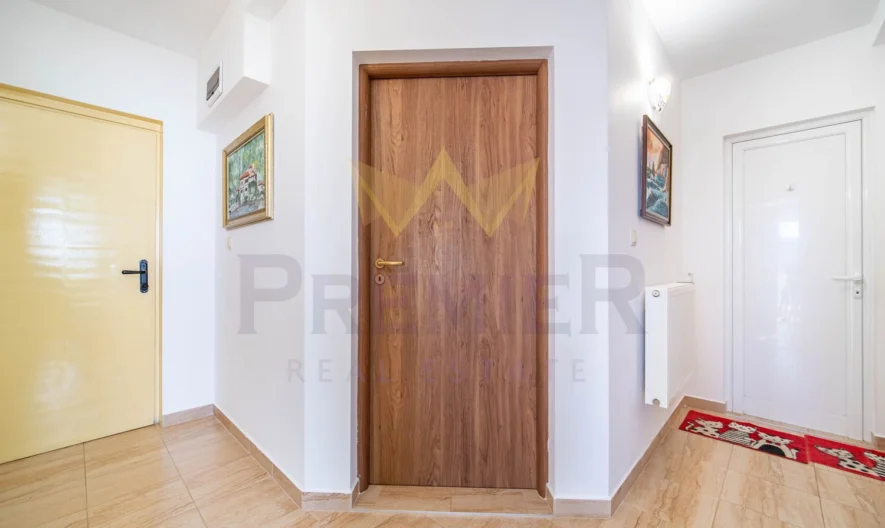 Триетажна къща в централната част на гр. Балчик -  - снимка 15 - Имоти Премиер