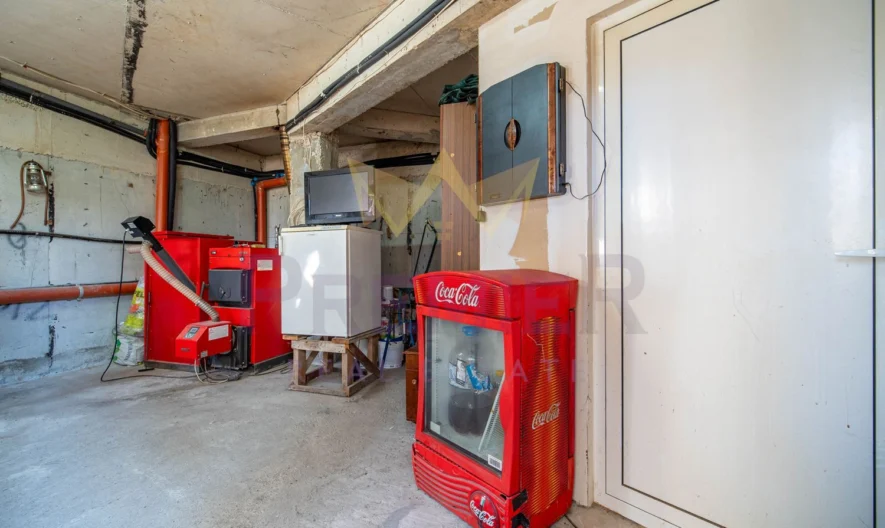 Триетажна къща в централната част на гр. Балчик -  - снимка 18 - Имоти Премиер