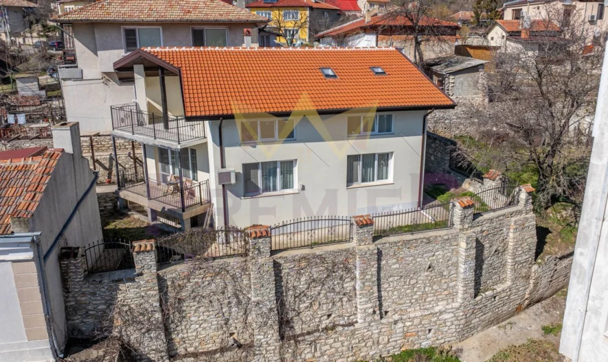 Триетажна къща в централната част на гр. Балчик -  - снимка 3 - Имоти Премиер