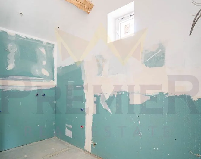 Триетажна къща в централната част на гр. Балчик -  - снимка 30 - Имоти Премиер