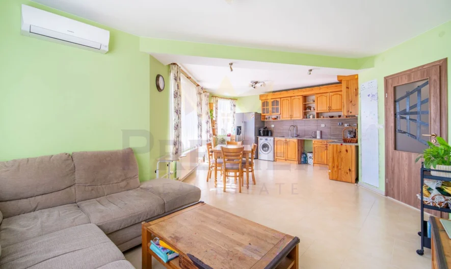 Триетажна къща в централната част на гр. Балчик -  - снимка 5 - Имоти Премиер