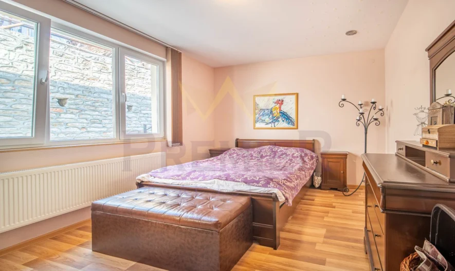 Триетажна къща в централната част на гр. Балчик -  - снимка 9 - Имоти Премиер