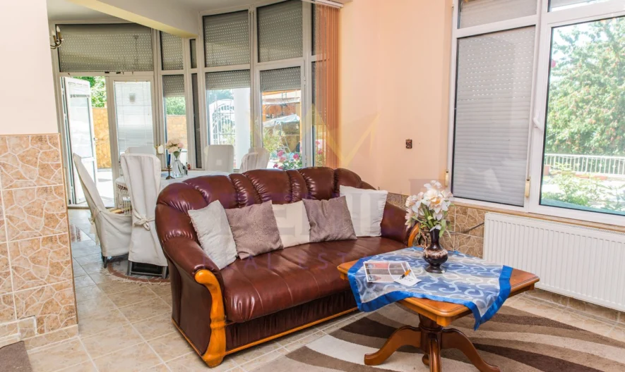 ТРИЕТАЖНА ВИЛА -  - снимка 19 - Имоти Премиер