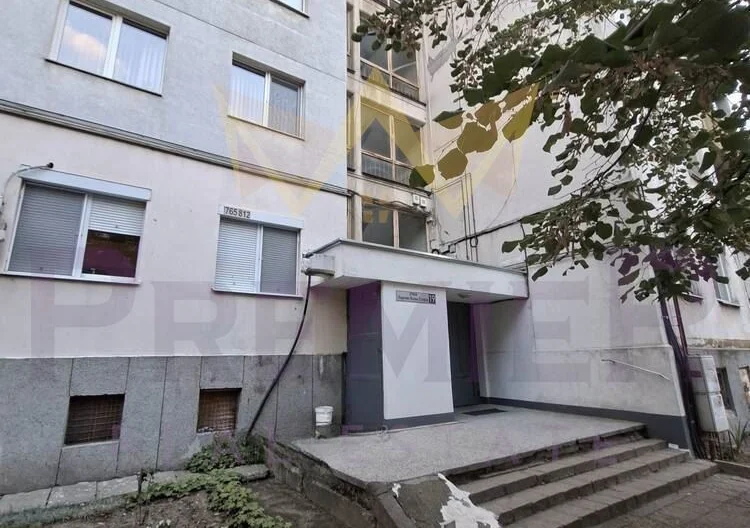 Тристаен апартамен в кв.Кючук Париж -  - снимка 1 - Имоти Премиер