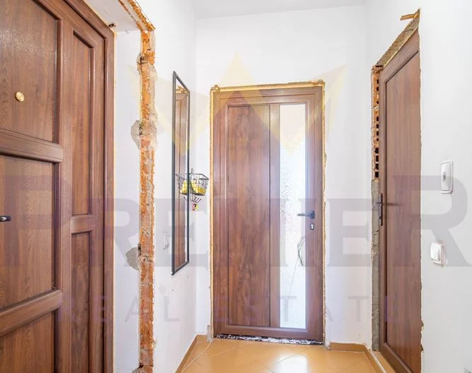 Тристаен апартамент - - снимка 2 - Имоти Премиер