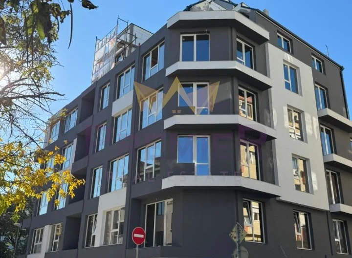 Тристаен апартамент – Колхозен пазар - - снимка 1 - Имоти Премиер