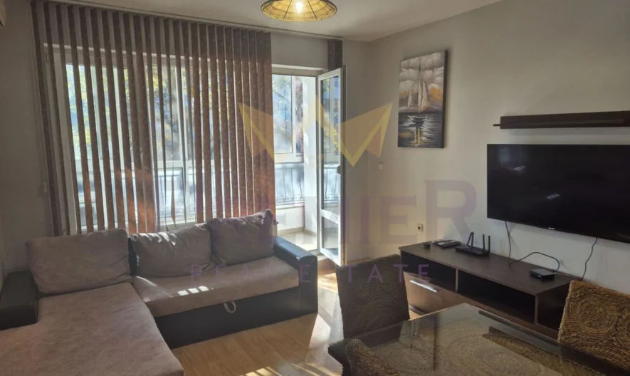 ТРИСТАЕН АПАРТАМЕНТ БАЗАР ЛЕВСКИ - - снимка 2 - Имоти Премиер